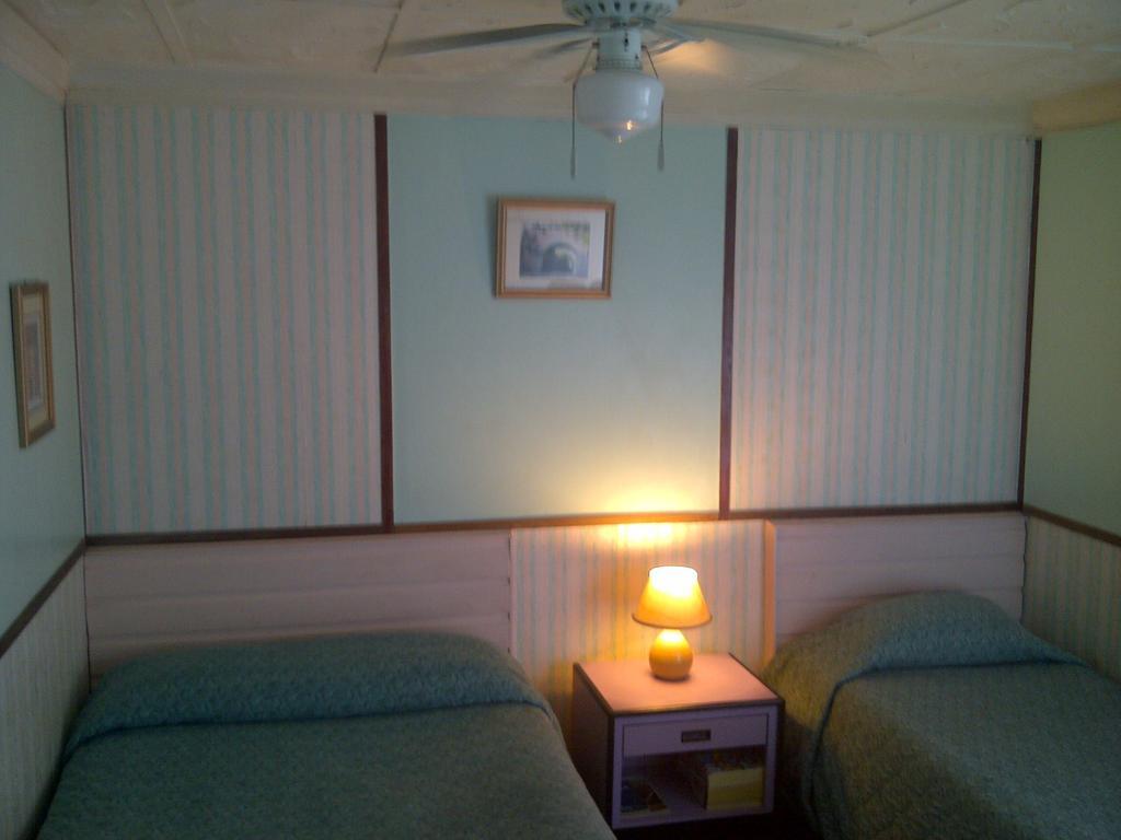 Arawak Inn Nassau Zimmer foto